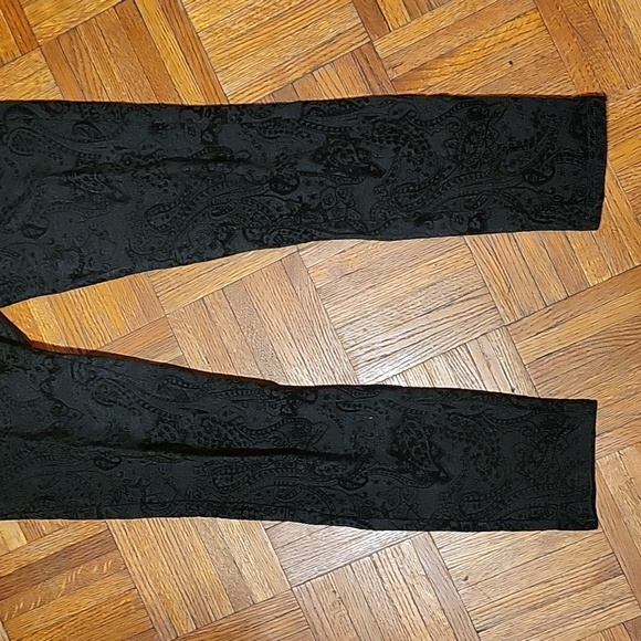 BoomBoom Black Flocked Paisley Leggings Size Large - Picture 7 of 9